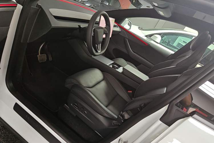Used Tesla Model Y L 2025 Model Long-Range All-Wheel-Drive Version Left Front Seat