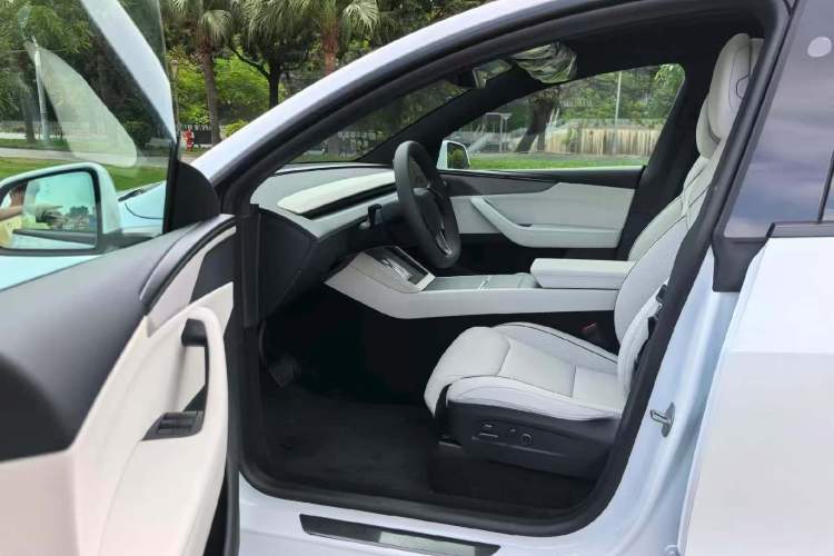 Used Tesla Model Y L 2025 Model Long-Range All-Wheel-Drive Version Left Front Seat