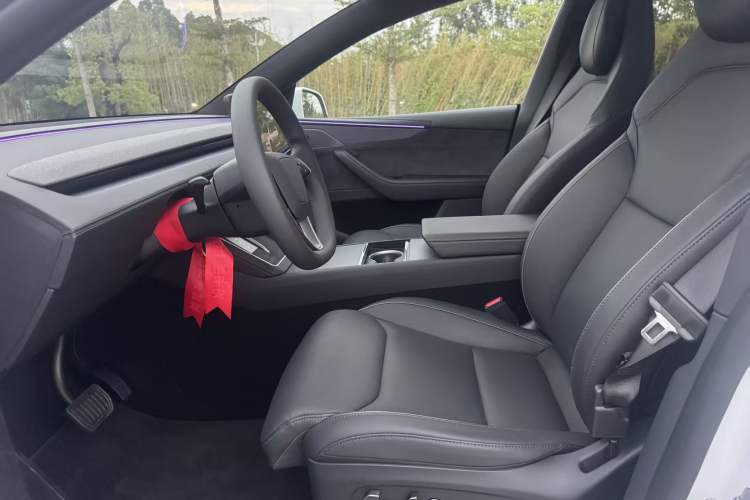 Used Tesla Model Y L 2025 Model Long-Range All-Wheel-Drive Version Left Front Seat