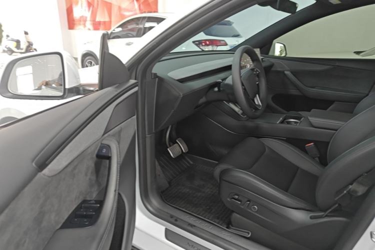 Used Tesla Model Y L 2025 Model Long-Range All-Wheel-Drive Version Left Front Seat