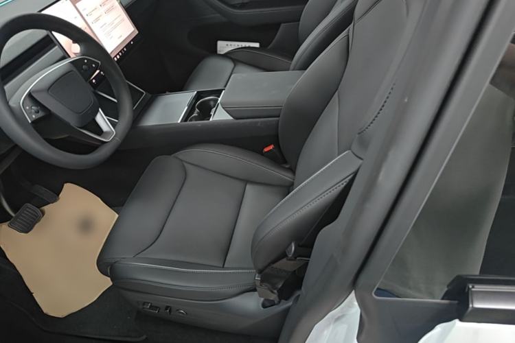 Used Tesla Model Y L 2025 Model Long-Range All-Wheel-Drive Version Left Front Seat