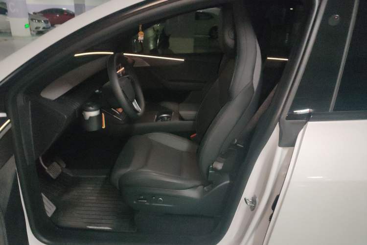 Used Tesla Model Y L 2025 Model Long-Range All-Wheel-Drive Version Left Front Seat