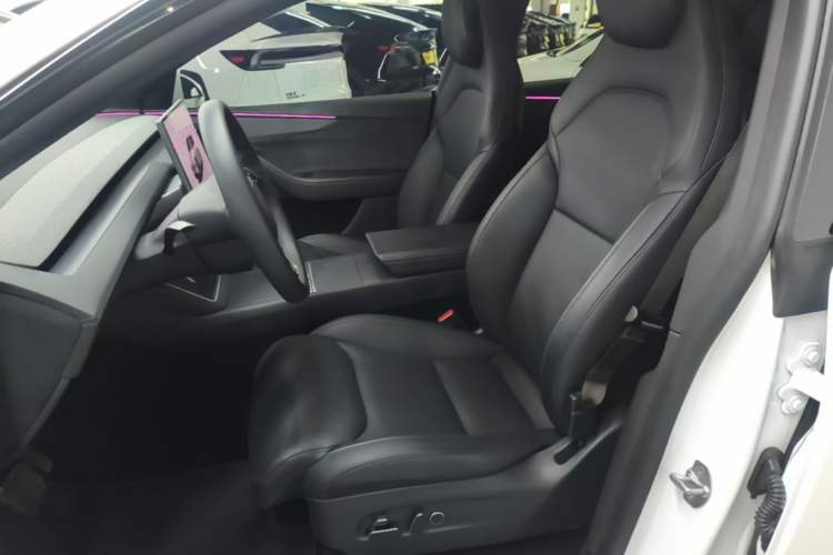 Used Tesla Model Y L 2025 Model Long-Range All-Wheel-Drive Version Left Front Seat