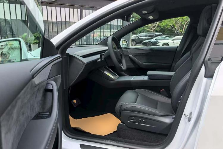 Used Tesla Model Y L 2025 Model Long-Range All-Wheel-Drive Version Left Front Seat