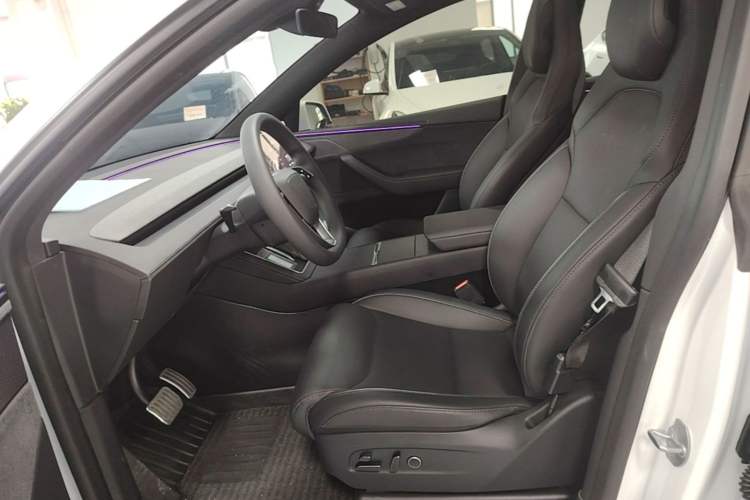 Used Tesla Model Y L 2025 Model Long-Range All-Wheel-Drive Version Left Front Seat