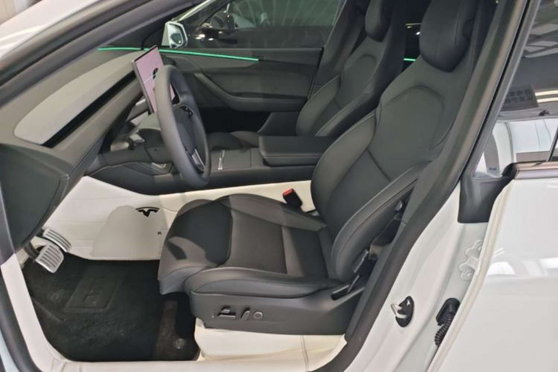 Used Tesla Model Y L 2025 Model Long-Range All-Wheel-Drive Version Left Front Seat