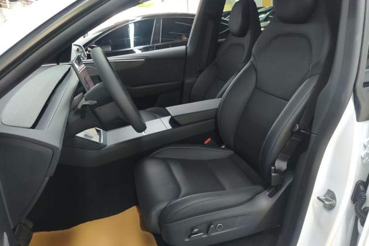 Used Tesla Model Y L 2025 Model Long-Range All-Wheel-Drive Version Left Front Seat
