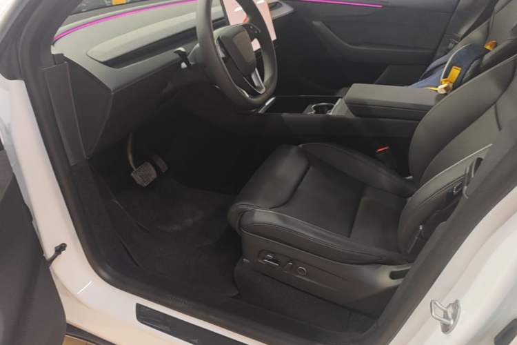 Used Tesla Model Y L 2025 Model Long-Range All-Wheel-Drive Version Left Front Seat