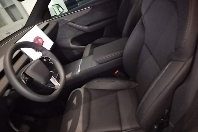 Used Tesla Model Y L 2025 Model Long-Range All-Wheel-Drive Version Left Front Seat