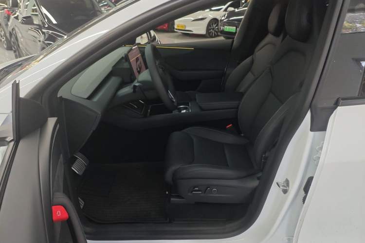 Used Tesla Model Y L 2025 Model Long-Range All-Wheel-Drive Version Left Front Seat