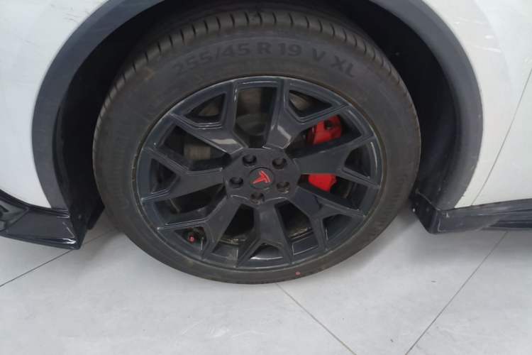 Used Tesla Model Y L 2025 Model Long-Range All-Wheel-Drive Version Left Front Wheel Hub