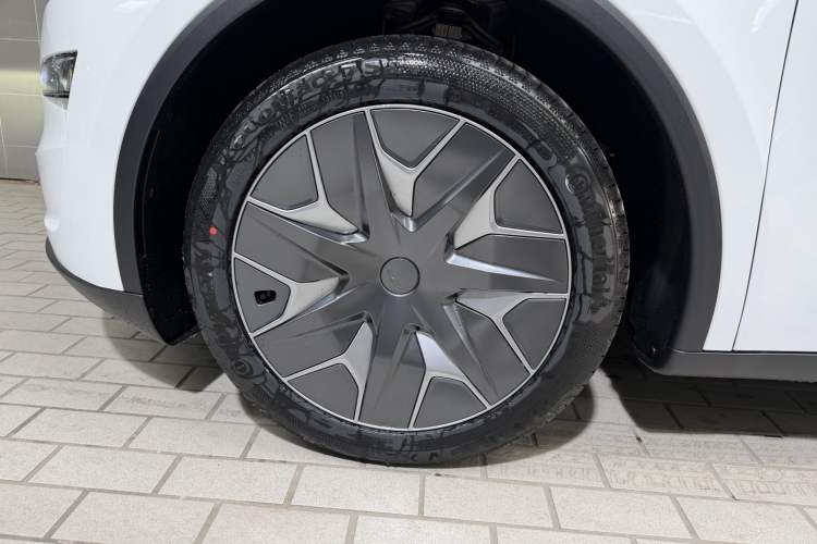 Used Tesla Model Y L 2025 Model Long-Range All-Wheel-Drive Version Left Front Wheel Hub