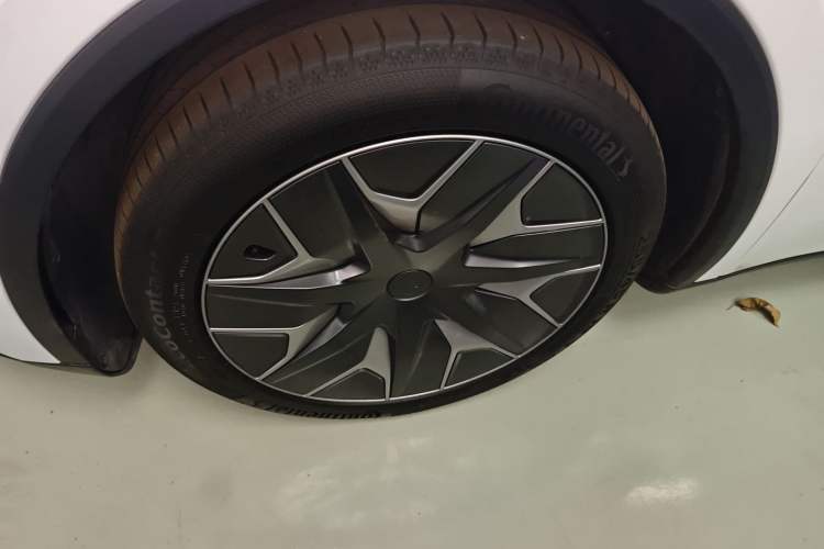 Used Tesla Model Y L 2025 Model Long-Range All-Wheel-Drive Version Left Front Wheel Hub