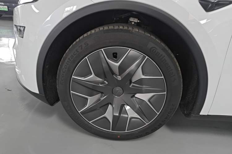 Used Tesla Model Y L 2025 Model Long-Range All-Wheel-Drive Version Left Front Wheel Hub
