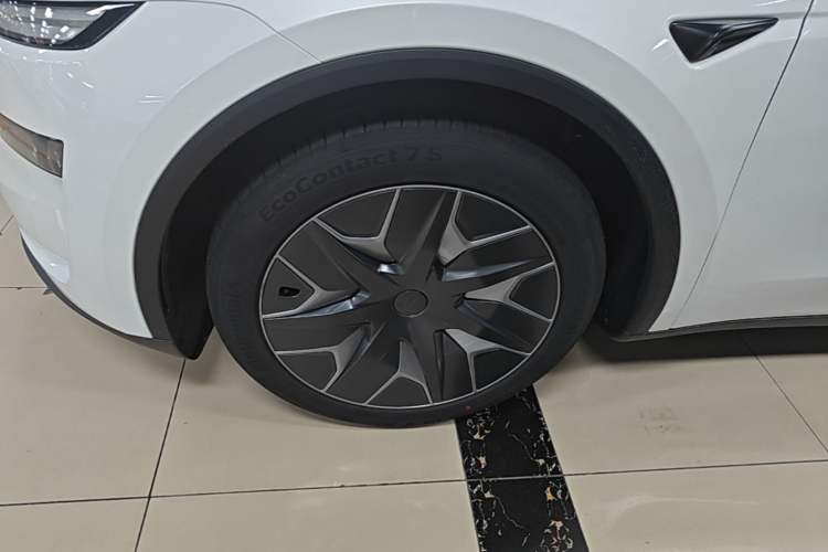 Used Tesla Model Y L 2025 Model Long-Range All-Wheel-Drive Version Left Front Wheel Hub