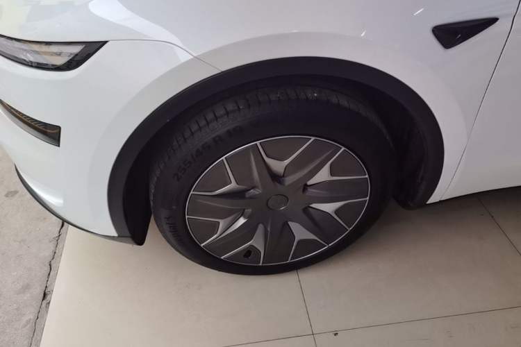 Used Tesla Model Y L 2025 Model Long-Range All-Wheel-Drive Version Left Front Wheel Hub