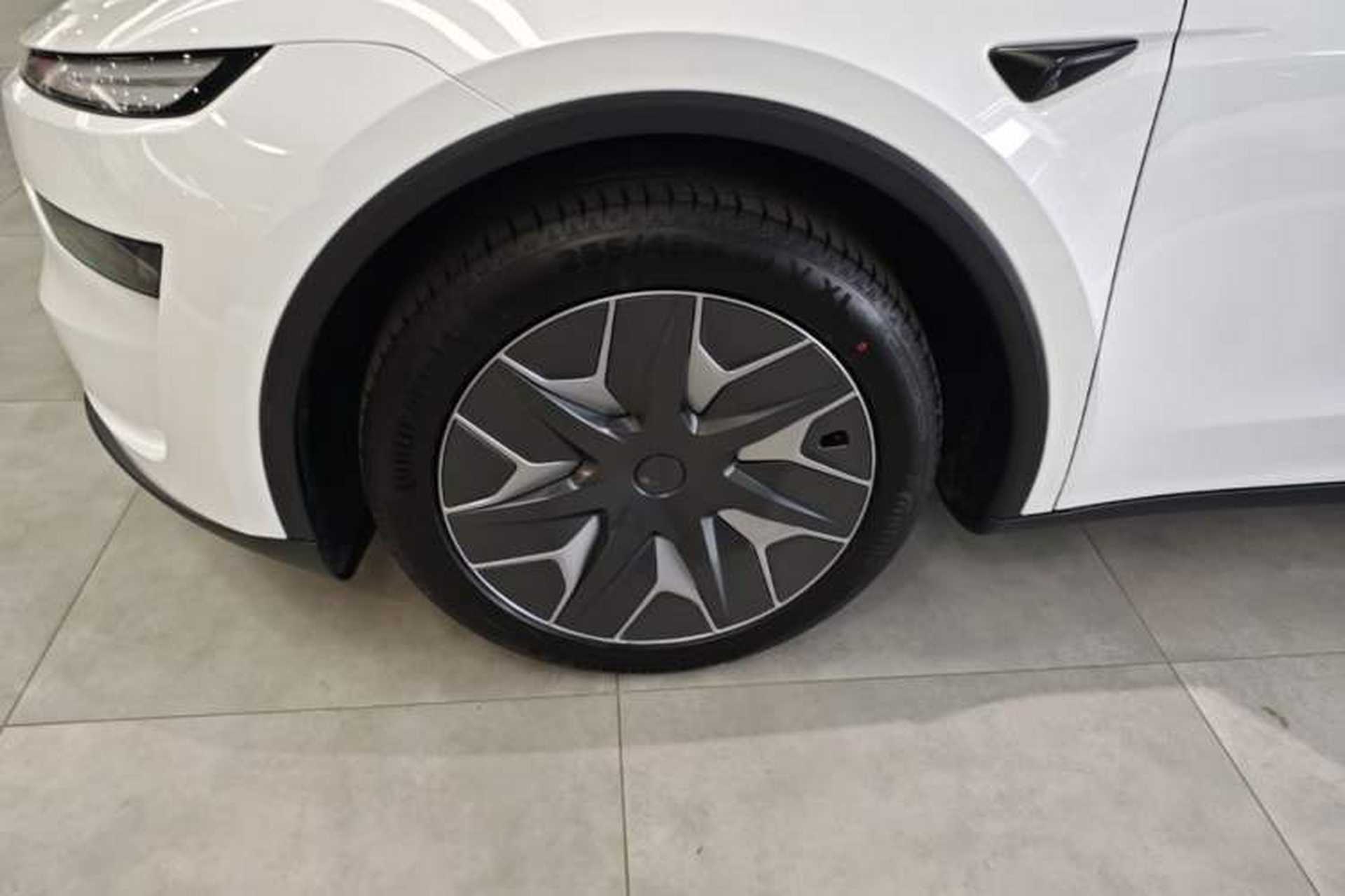 Used Tesla Model Y L 2025 Model Long-Range All-Wheel-Drive Version Left Front Wheel Hub