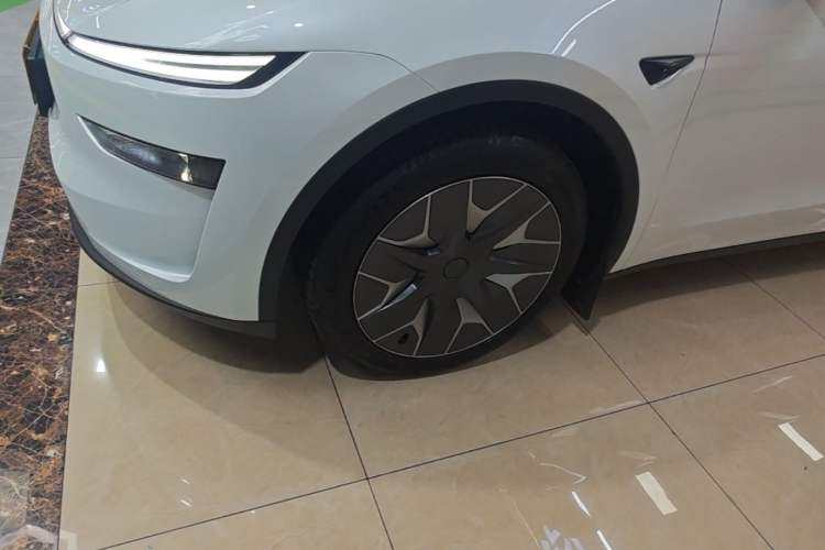 Used Tesla Model Y L 2025 Model Long-Range All-Wheel-Drive Version Left Front Wheel Hub