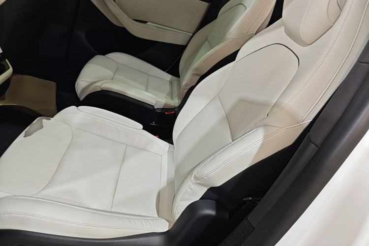 Used Tesla Model Y L 2025 Model Long-Range All-Wheel-Drive Version Left Rear Seat