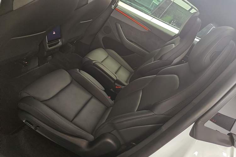 Used Tesla Model Y L 2025 Model Long-Range All-Wheel-Drive Version Left Rear Seat