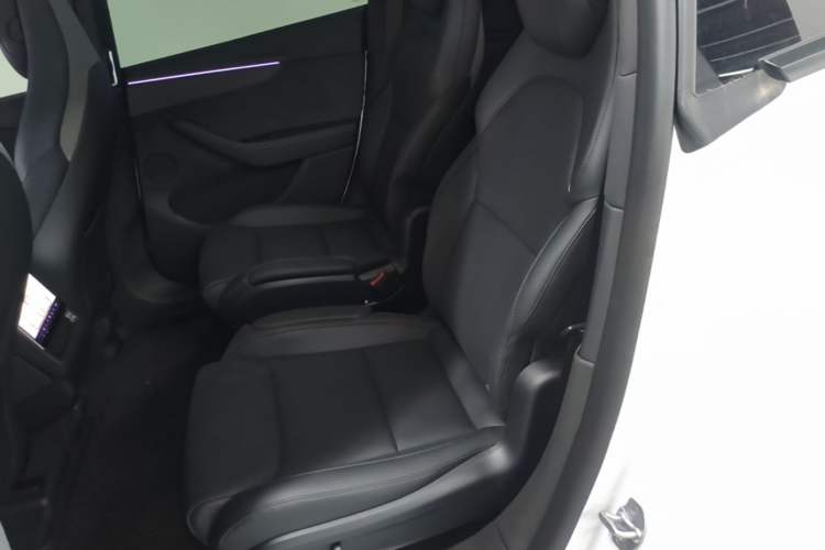 Used Tesla Model Y L 2025 Model Long-Range All-Wheel-Drive Version Left Rear Seat
