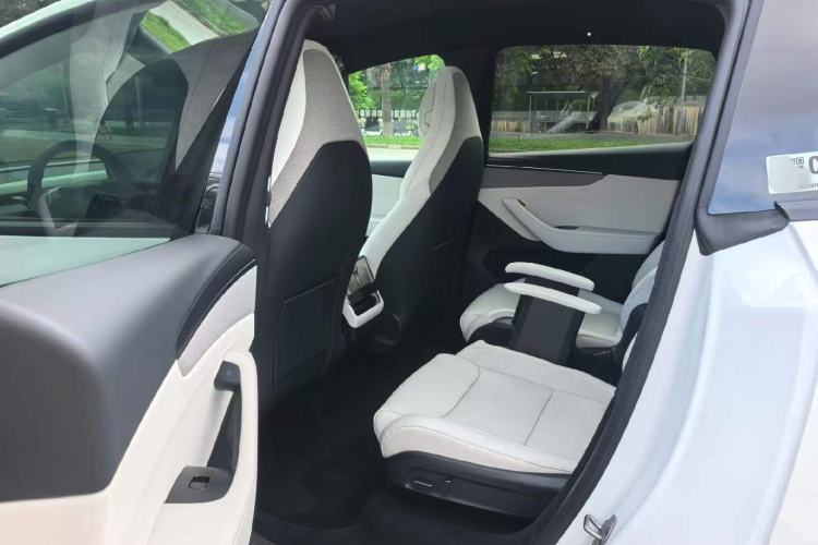Used Tesla Model Y L 2025 Model Long-Range All-Wheel-Drive Version Left Rear Seat