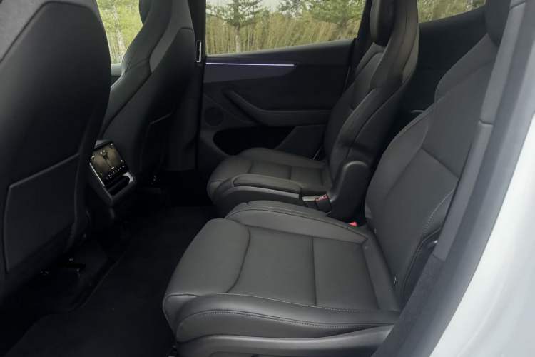 Used Tesla Model Y L 2025 Model Long-Range All-Wheel-Drive Version Left Rear Seat