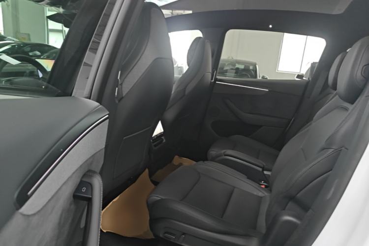 Used Tesla Model Y L 2025 Model Long-Range All-Wheel-Drive Version Left Rear Seat