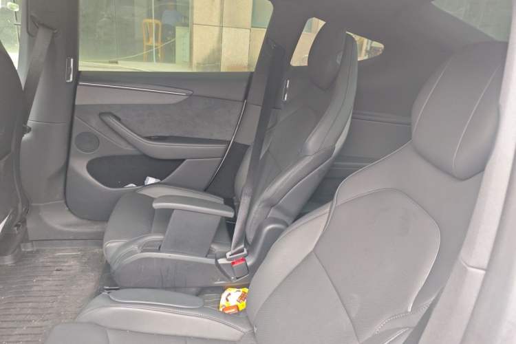 Used Tesla Model Y L 2025 Model Long-Range All-Wheel-Drive Version Left Rear Seat