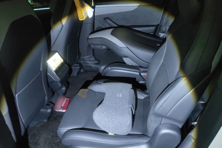 Used Tesla Model Y L 2025 Model Long-Range All-Wheel-Drive Version Left Rear Seat