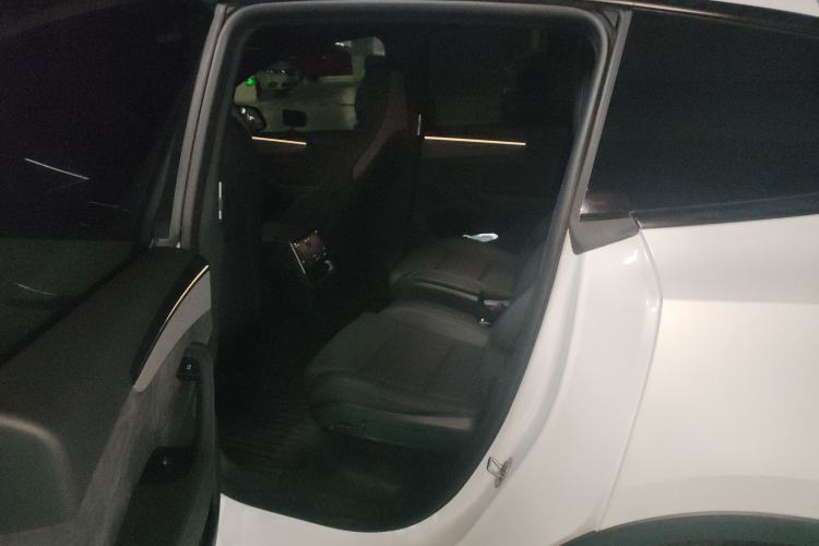 Used Tesla Model Y L 2025 Model Long-Range All-Wheel-Drive Version Left Rear Seat