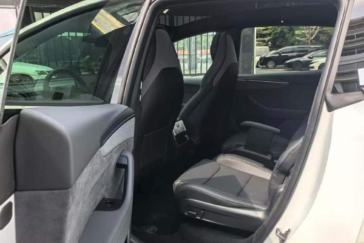 Used Tesla Model Y L 2025 Model Long-Range All-Wheel-Drive Version Left Rear Seat