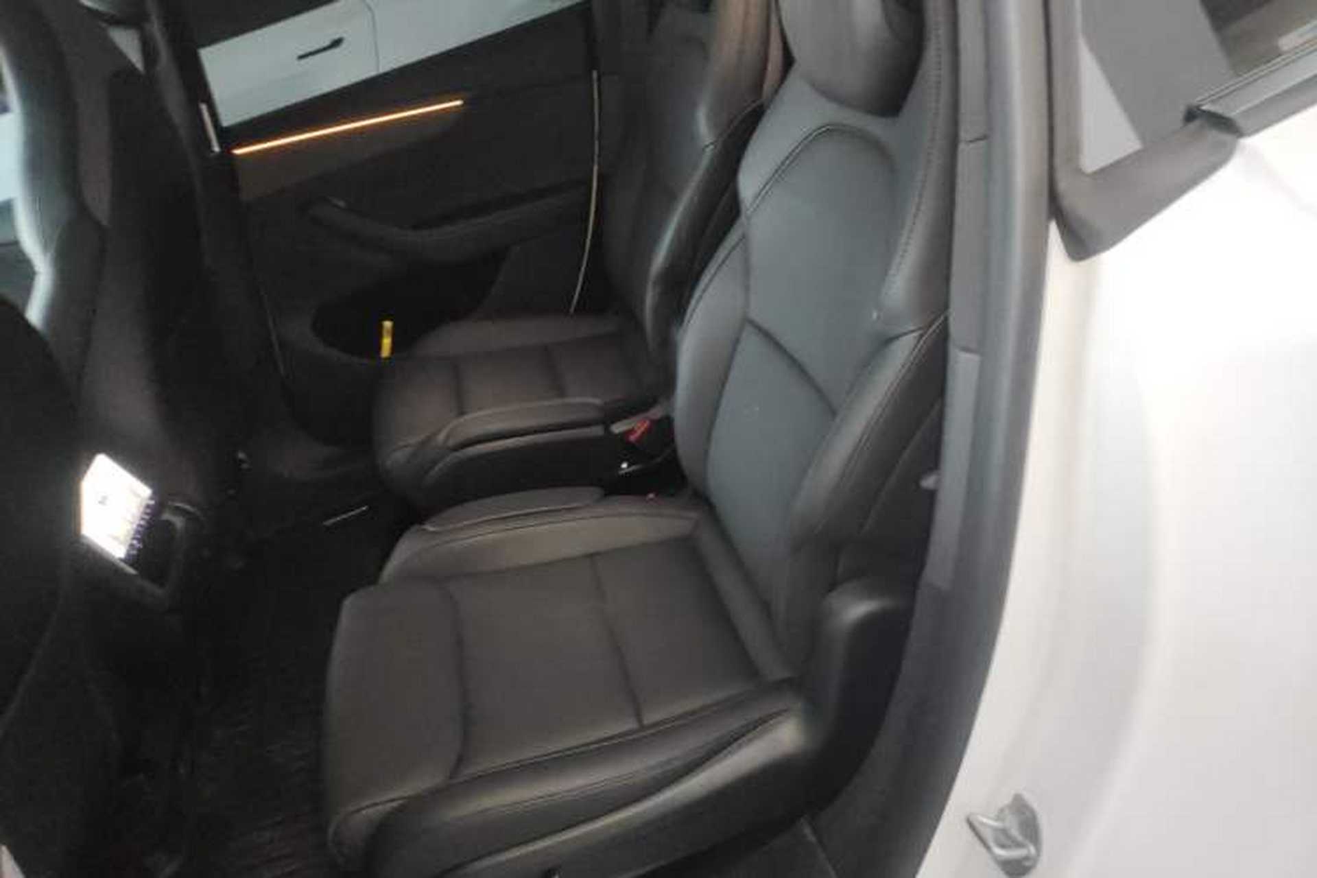 Used Tesla Model Y L 2025 Model Long-Range All-Wheel-Drive Version Left Rear Seat
