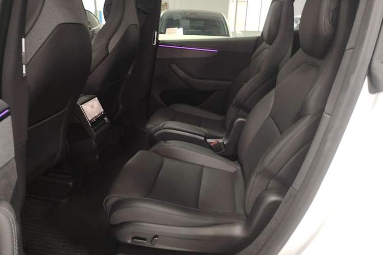 Used Tesla Model Y L 2025 Model Long-Range All-Wheel-Drive Version Left Rear Seat