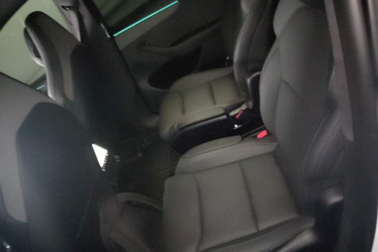Used Tesla Model Y L 2025 Model Long-Range All-Wheel-Drive Version Left Rear Seat