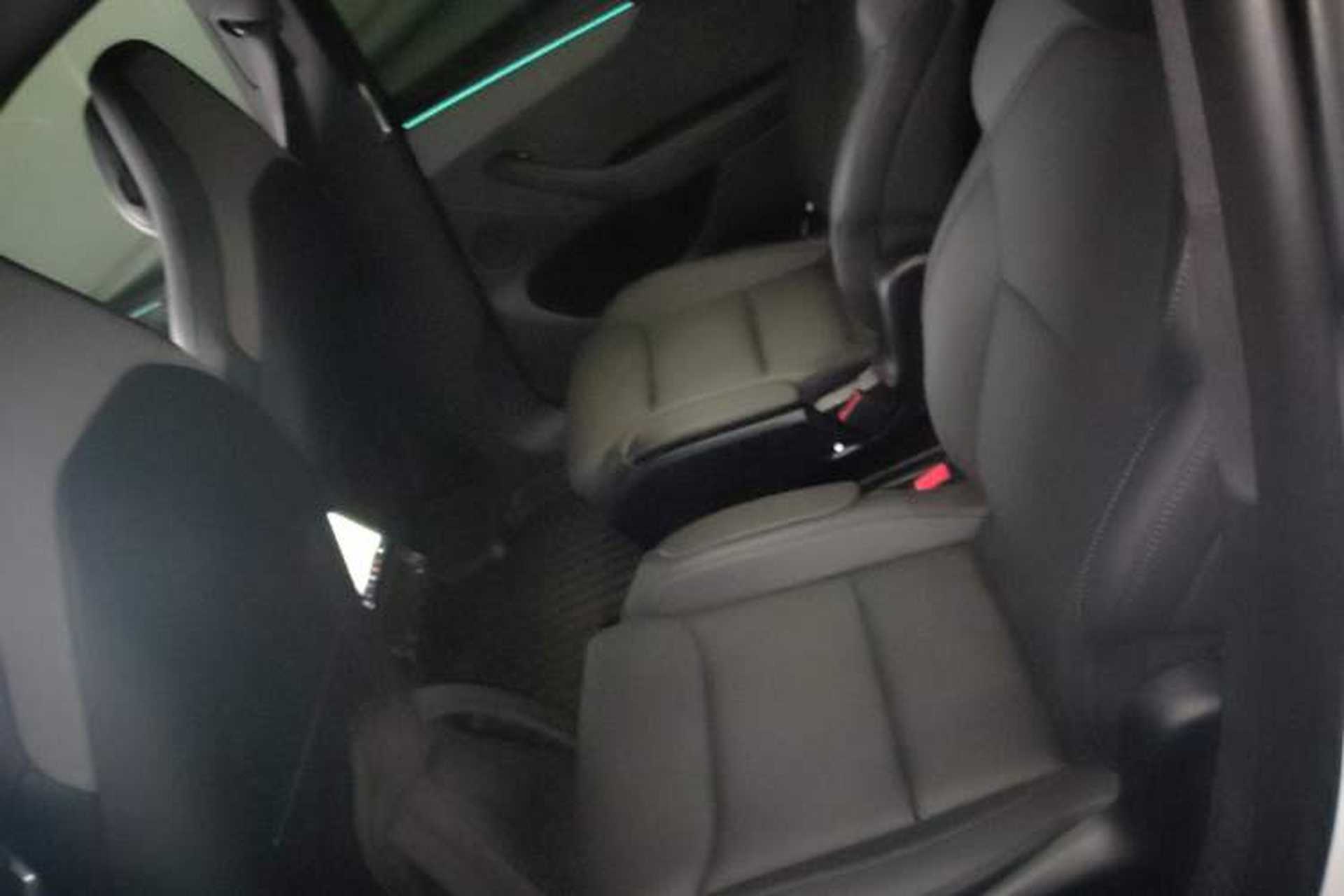 Used Tesla Model Y L 2025 Model Long-Range All-Wheel-Drive Version Left Rear Seat