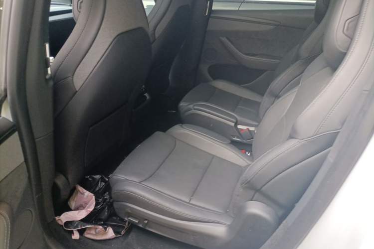 Used Tesla Model Y L 2025 Model Long-Range All-Wheel-Drive Version Left Rear Seat