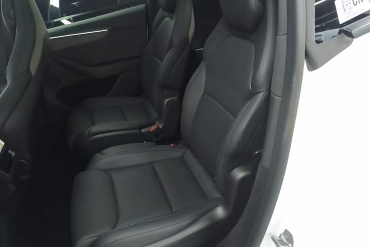 Used Tesla Model Y L 2025 Model Long-Range All-Wheel-Drive Version Left Rear Seat