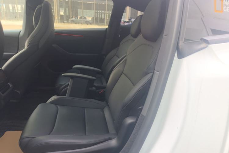 Used Tesla Model Y L 2025 Model Long-Range All-Wheel-Drive Version Left Rear Seat