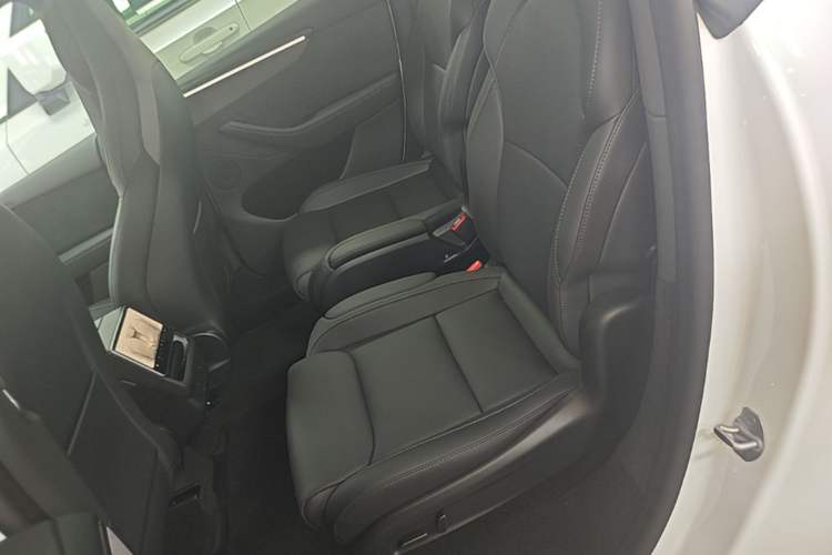 Used Tesla Model Y L 2025 Model Long-Range All-Wheel-Drive Version Left Rear Seat