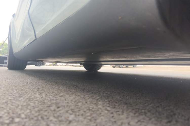 Used Tesla Model Y L 2025 Model Long-Range All-Wheel-Drive Version Left Side Sill