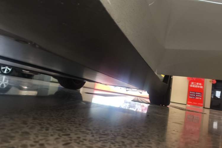 Used Tesla Model Y L 2025 Model Long-Range All-Wheel-Drive Version Left Side Sill