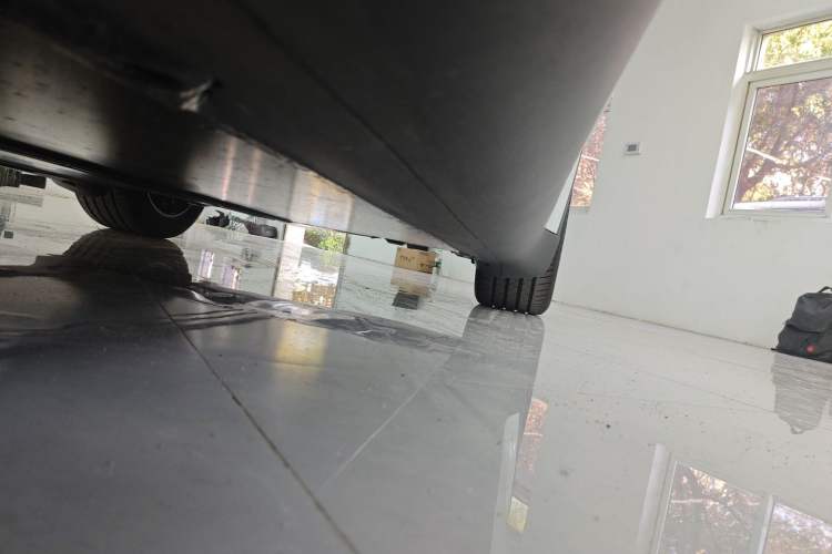 Used Tesla Model Y L 2025 Model Long-Range All-Wheel-Drive Version Left Side Sill