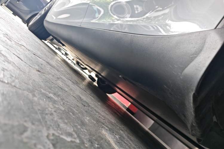 Used Tesla Model Y L 2025 Model Long-Range All-Wheel-Drive Version Left Side Sill