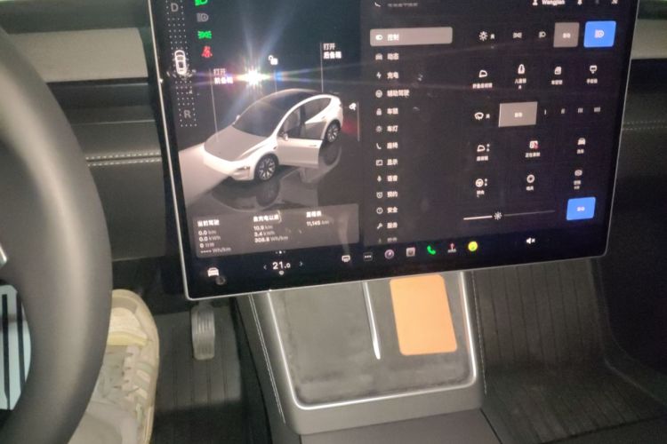 Used Tesla Model Y L 2025 Model Long-Range All-Wheel-Drive Version Odometer Close Up