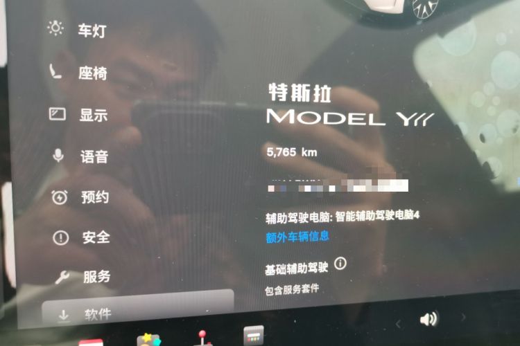 Used Tesla Model Y L 2025 Model Long-Range All-Wheel-Drive Version Odometer Close Up