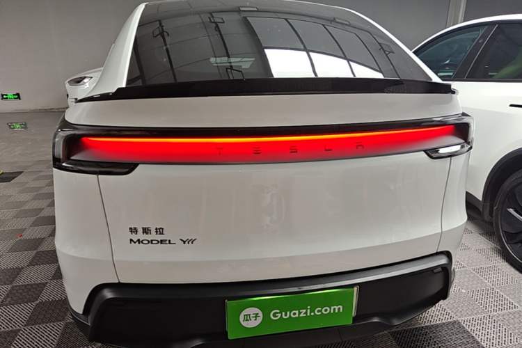 Used Tesla Model Y L 2025 Model Long-Range All-Wheel-Drive Version Rear