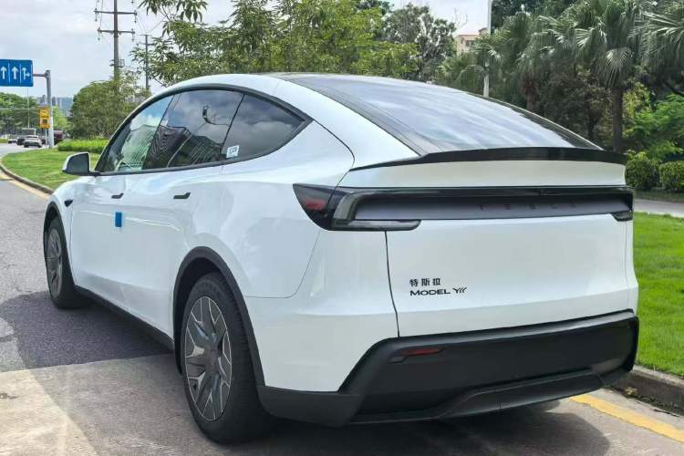 Used Tesla Model Y L 2025 Model Long-Range All-Wheel-Drive Version Rear Left 45 Deg