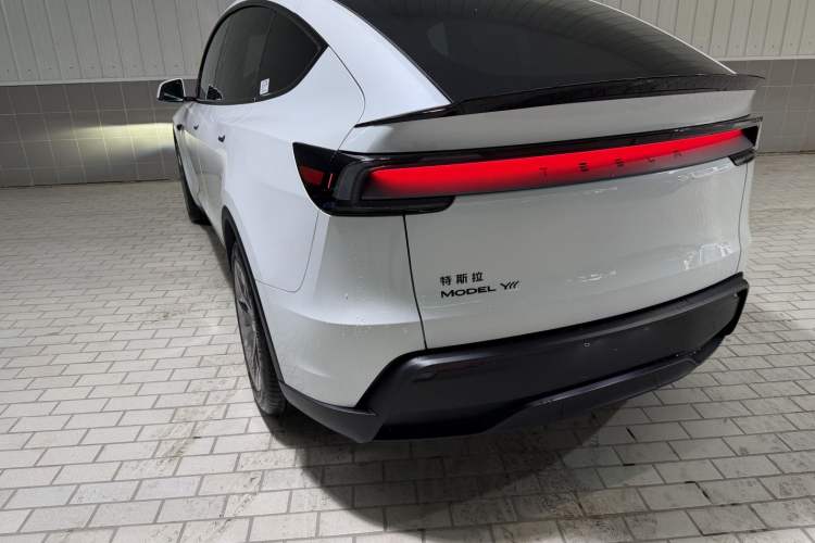 Used Tesla Model Y L 2025 Model Long-Range All-Wheel-Drive Version Rear Left 45 Deg