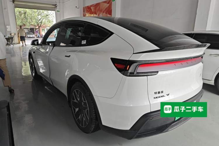 Used Tesla Model Y L 2025 Model Long-Range All-Wheel-Drive Version Rear Left 45 Deg